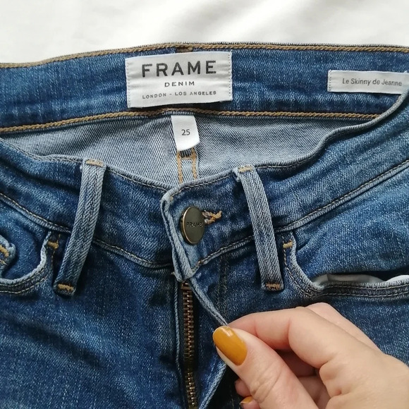 Frame Le Skinny De Jeanne Distressed Jeans in Matteson Wash 25 - Picture 12 of 15